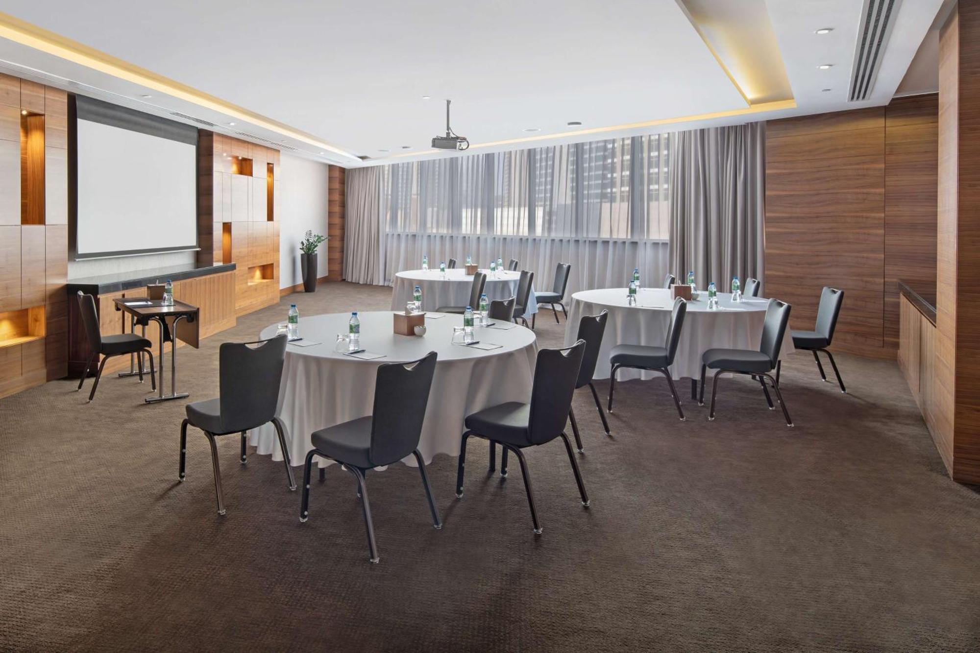 Radisson Blu Hotel, Dubai Waterfront Екстер'єр фото